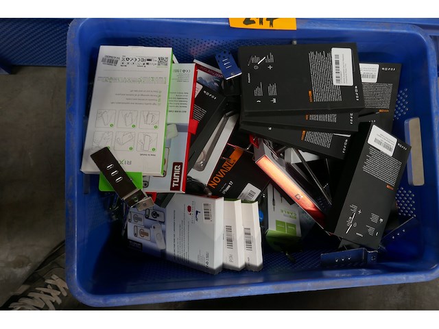 Beschermhoezen - powerbank's - oordopjes - tabletcases - afbeelding 2 van  6