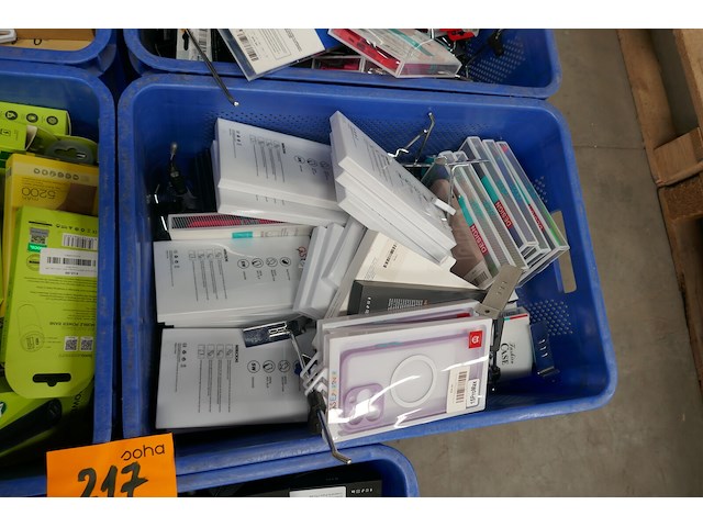 Beschermhoezen - powerbank's - oordopjes - tabletcases - afbeelding 4 van  6