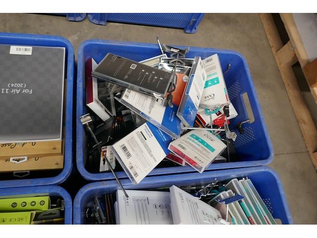 Beschermhoezen - powerbank's - oordopjes - tabletcases - afbeelding 5 van  6