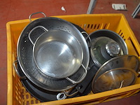 Bestekkoffer , 16 diverse ovenschotels, partij kookpotten, ijsemmer redbull - afbeelding 2 van  10