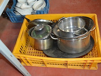 Bestekkoffer , 16 diverse ovenschotels, partij kookpotten, ijsemmer redbull - afbeelding 3 van  10