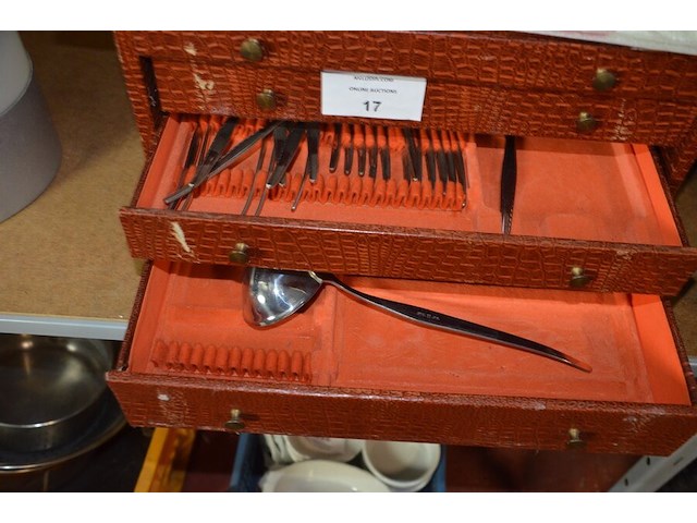 Bestekkoffer , 16 diverse ovenschotels, partij kookpotten, ijsemmer redbull - afbeelding 8 van  10