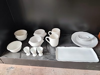 Bestekkoffer uit de capricorne collectie verzilverd christofle, bord hermes, bord delfts, doos met naaigerief, divers aardewerk - afbeelding 2 van  24