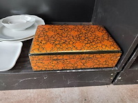 Bestekkoffer uit de capricorne collectie verzilverd christofle, bord hermes, bord delfts, doos met naaigerief, divers aardewerk - afbeelding 3 van  24