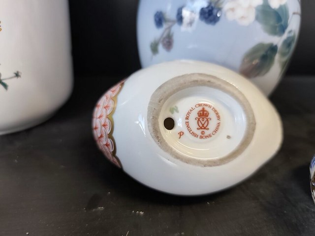 Bestekkoffer uit de capricorne collectie verzilverd christofle, bord hermes, bord delfts, doos met naaigerief, divers aardewerk - afbeelding 18 van  24