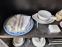 Bestekkoffer uit de capricorne collectie verzilverd christofle, bord hermes, bord delfts, doos met naaigerief, divers aardewerk - afbeelding 20 van  24