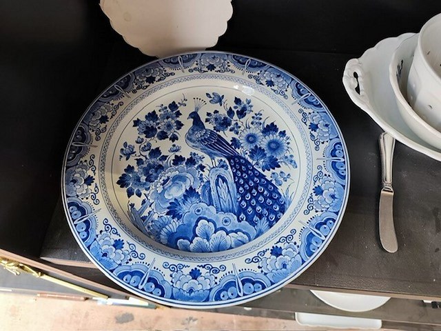 Bestekkoffer uit de capricorne collectie verzilverd christofle, bord hermes, bord delfts, doos met naaigerief, divers aardewerk - afbeelding 21 van  24