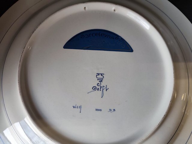 Bestekkoffer uit de capricorne collectie verzilverd christofle, bord hermes, bord delfts, doos met naaigerief, divers aardewerk - afbeelding 22 van  24