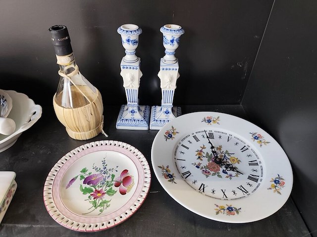 Bestekkoffer uit de capricorne collectie verzilverd christofle, bord hermes, bord delfts, doos met naaigerief, divers aardewerk - afbeelding 23 van  24