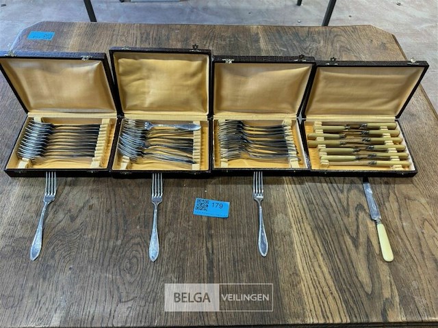 Bestekset (vorken en messen) - afbeelding 1 van  4
