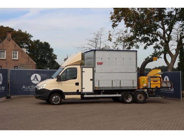 Bestelwagen iveco 40c15 diesel 146pk 2015 met aanhangwagen veldhuizen en houtversnipperaar schliesing - afbeelding 1 van  1