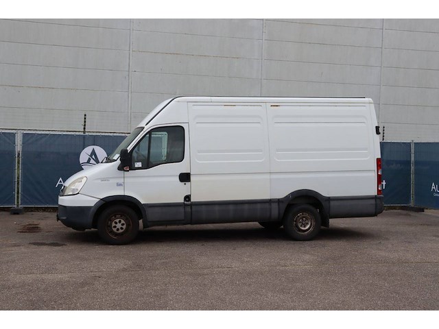 Bestelwagen iveco daily 35s13 diesel 2010 - afbeelding 1 van  1
