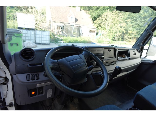 Bestelwagen mitsubishi fuso - afbeelding 8 van  13