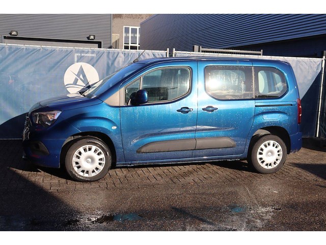 Bestelwagen opel combo benzine 2021 (marge) - afbeelding 1 van  1