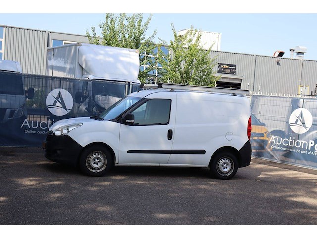 Bestelwagen opel combo van diesel 2015 - afbeelding 1 van  1