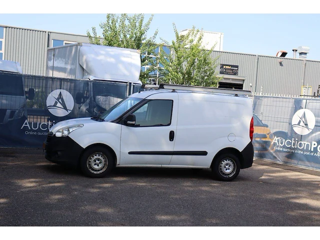 Bestelwagen opel combo van diesel 2015 - afbeelding 1 van  1