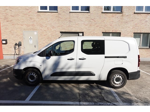 Bestelwagen opel combo - afbeelding 1 van  18
