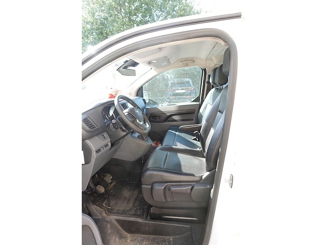 Bestelwagen opel vivaro - afbeelding 14 van  18