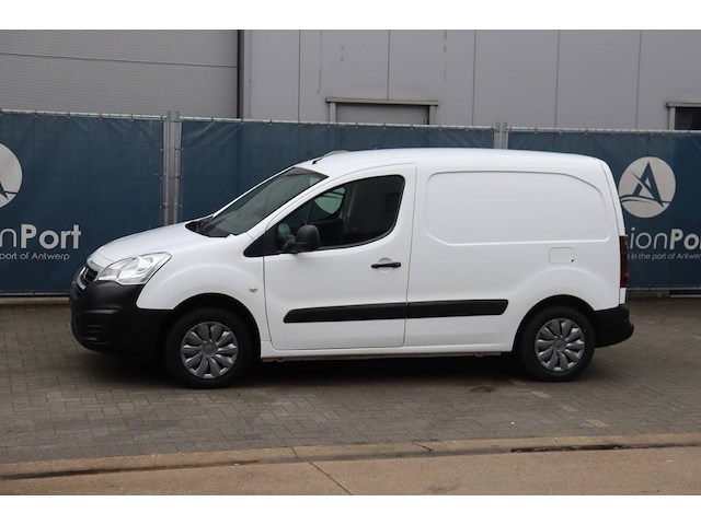 Bestelwagen peugeot partner diesel 99pk 2018 (marge) - afbeelding 1 van  1
