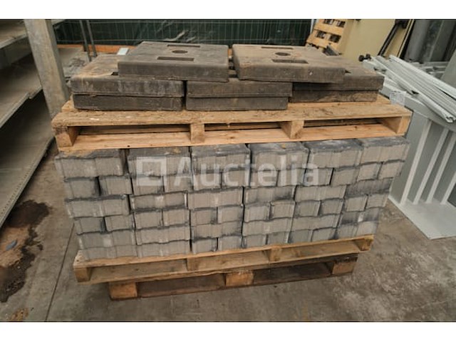 Bestrating en accessoires - afbeelding 14 van  15