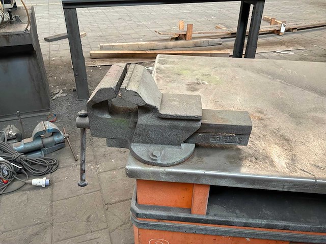 Beta super tank gereedschapswagen met bankschroef - afbeelding 7 van  8