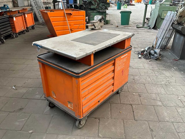 Beta super tank gereedschapswagen met bankschroef - afbeelding 2 van  8