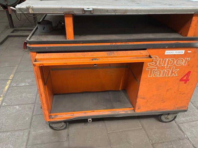 Beta super tank gereedschapswagen met bankschroef - afbeelding 9 van  9