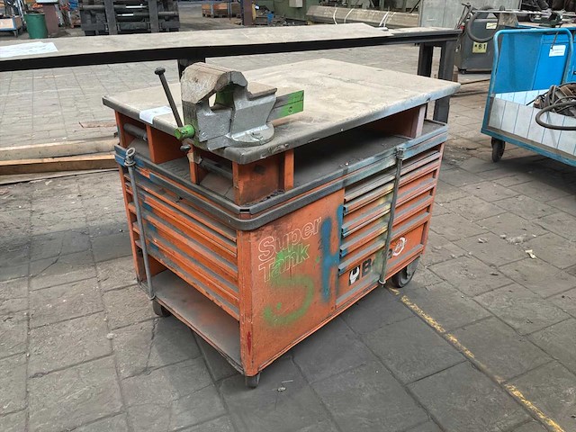Beta super tank gereedschapswagen met bankschroef - afbeelding 1 van  7