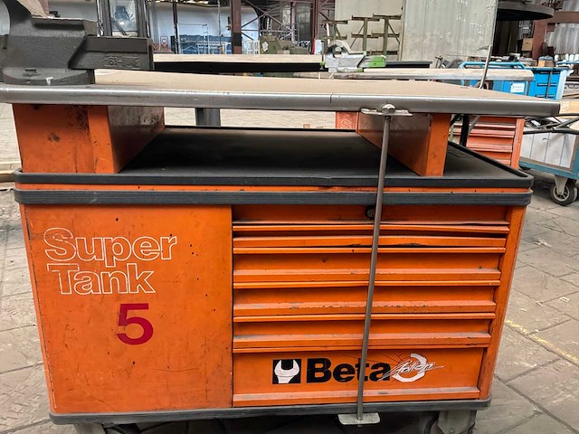 Beta super tank gereedschapswagen met bankschroef - afbeelding 1 van  1
