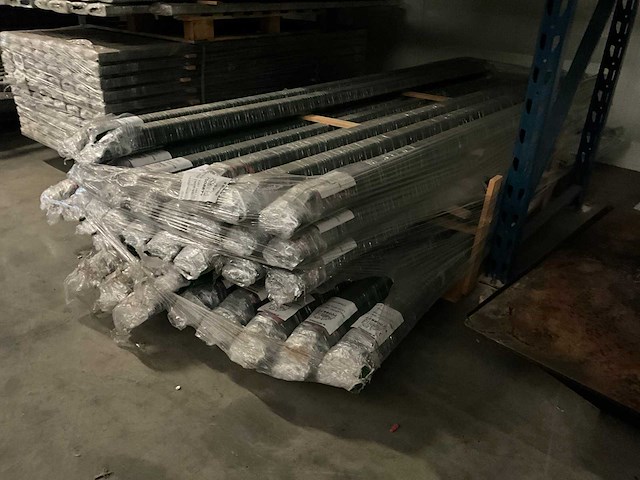 Betafence bracepost tuinpaal (180x) - afbeelding 1 van  5