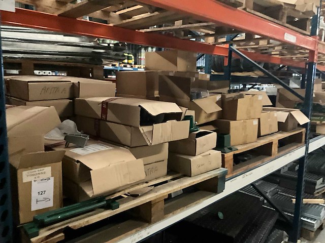 Betafence partij tuinhek toebehoren - afbeelding 1 van  9