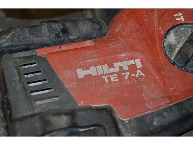 Beton tril naald, accu boorhamer hilti te7a in koffer met lader en accu (defect) - afbeelding 2 van  10