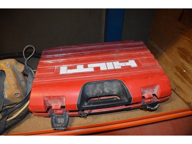 Beton tril naald, accu boorhamer hilti te7a in koffer met lader en accu (defect) - afbeelding 7 van  10