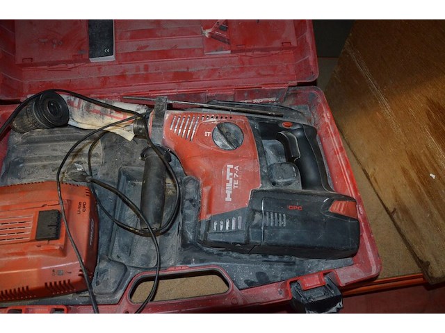 Beton tril naald, accu boorhamer hilti te7a in koffer met lader en accu (defect) - afbeelding 9 van  10