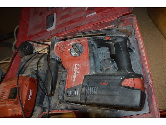 Beton tril naald, accu boorhamer hilti te7a in koffer met lader en accu (defect) - afbeelding 10 van  10