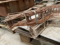 Betonijzer, resten ijzer platen - afbeelding 2 van  3