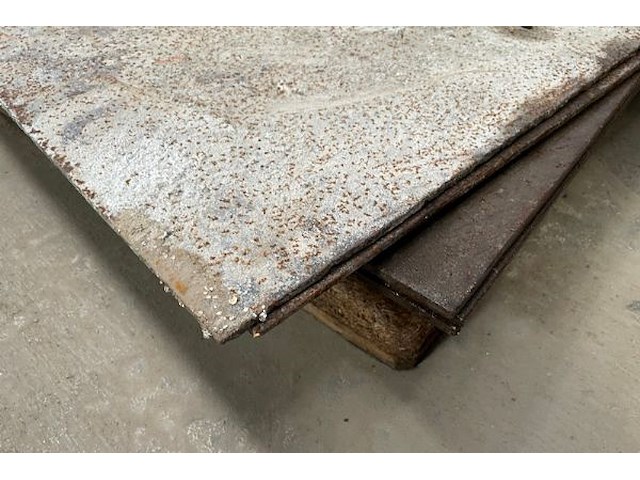 Betonijzer, resten ijzer platen - afbeelding 3 van  3