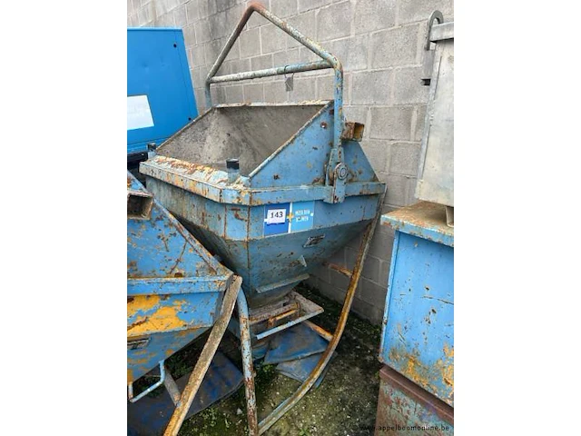 Betonkubel secatol tic, bouwjaar 2008. inhoud 500 l, eigen gewicht 275 kg. - afbeelding 1 van  2
