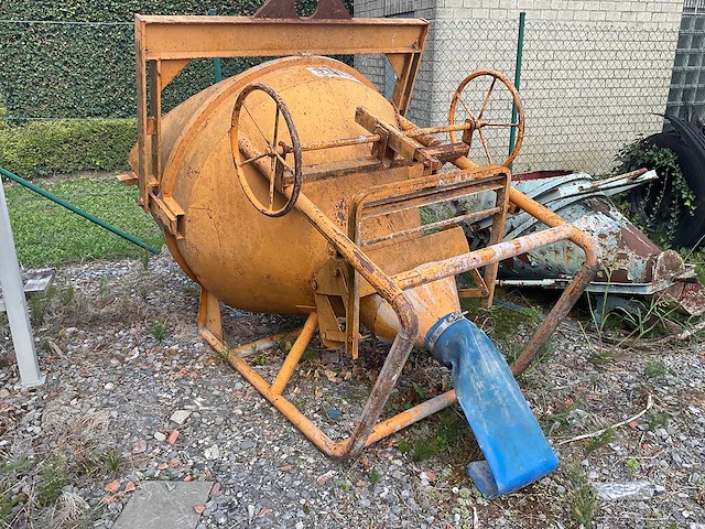 Betonkubel - afbeelding 1 van  2
