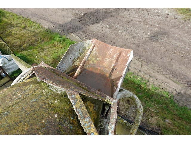 Betonkubel - afbeelding 4 van  4