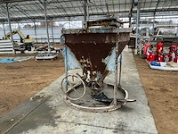 Betonkubel - afbeelding 10 van  13