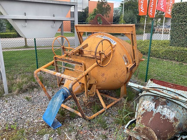 Betonkubel - afbeelding 1 van  4