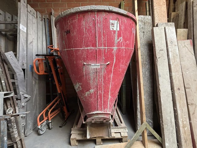 Betonkubel/silo - afbeelding 1 van  3