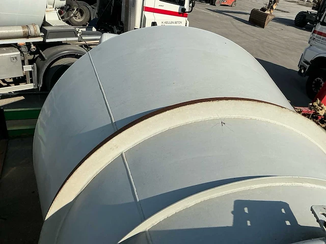 Betonmixer op container - afbeelding 2 van  13