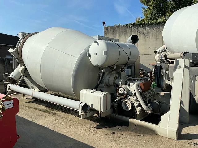 Betonmixer op container - afbeelding 10 van  13