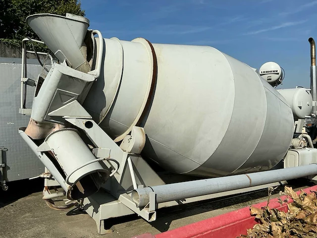 Betonmixer op container - afbeelding 9 van  13
