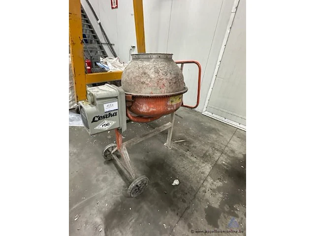 Betonmolen, 230 v, 0,5 kw, l'estra sm 145 s. werking niet gekend. - afbeelding 1 van  2