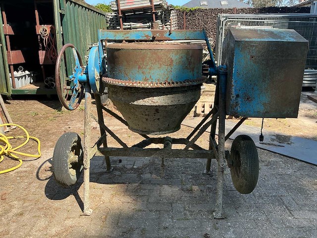 Betonmolen 230v betonmixer - afbeelding 1 van  5
