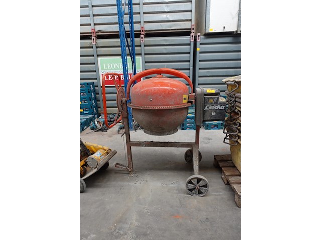 Betonmolen lescha - afbeelding 1 van  4