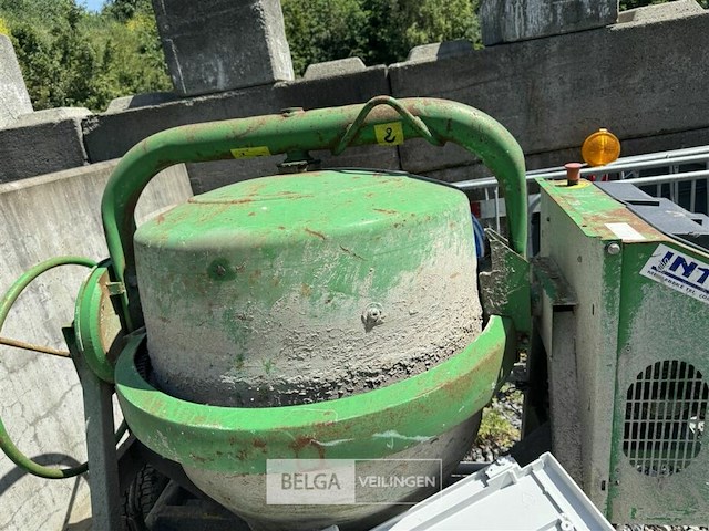 Betonmolen met benzine motor honda - afbeelding 9 van  12